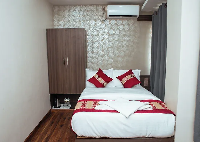 Hotel Kusum Airport